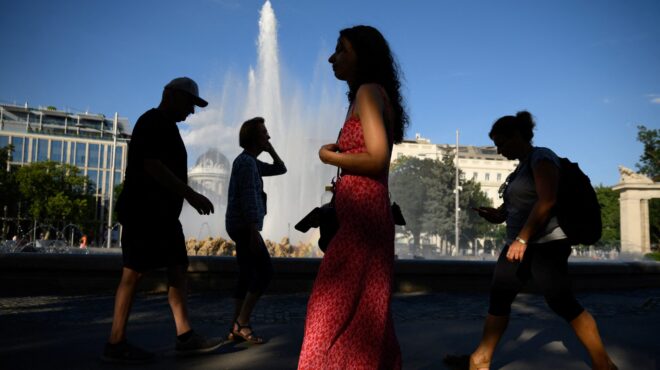 σε-κλοιό-ζέστης-η-ευρώπη-τρεις-νεκρο-564295840