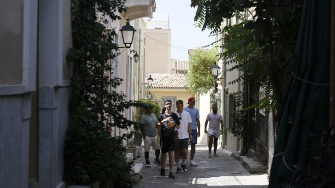σήμα-για-περιορισμό-στα-airbnb-της-πλάκας-564263266