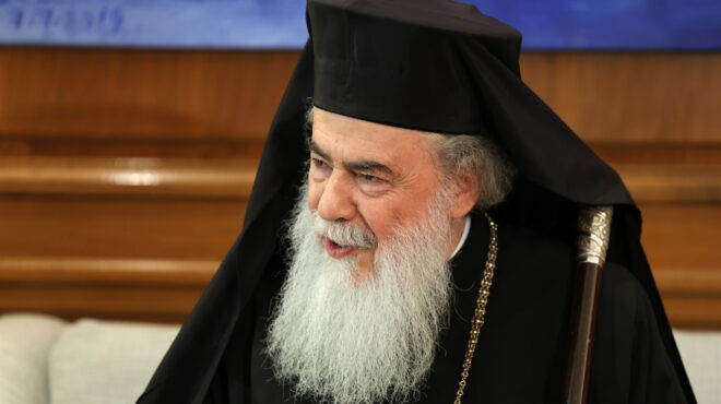 εντός-και-εκτός-o-πατριάρχης-ιεροσολύμ-564273061