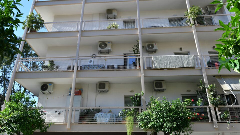 Γυναικοκτονία στην Καλαμάτα: Πολλαπλά τραύματα δείχνει η ιατροδικαστική-1