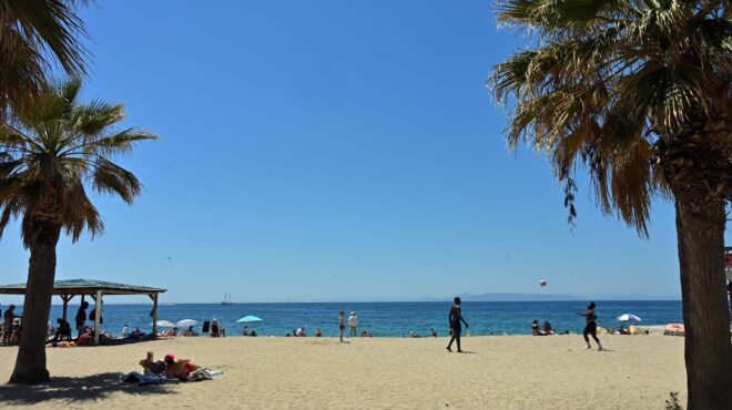 καιρός-εως-34-βαθμούς-η-θερμοκρασία-πο-564259792