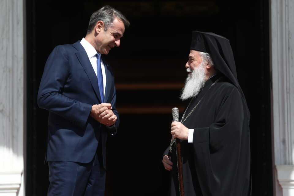 Πατριάρχης Ιεροσολύμων σε Μητσοτάκη: Ο Τραμπ θέλει να επισκεφτεί την Ελλάδα-1