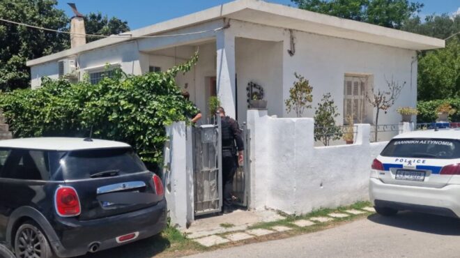 αιγιάλεια-ιχνη-αίματος-σε-μπλούζα-του-6-564274234
