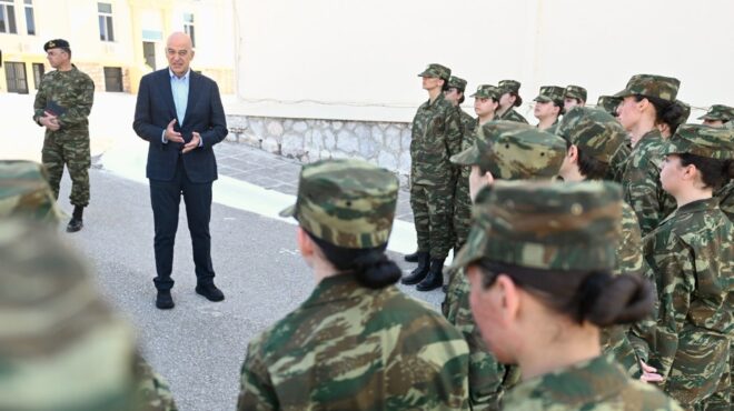 στη-λαμία-ο-δένδιας-συνάντησε-τις-γυνα-564278893