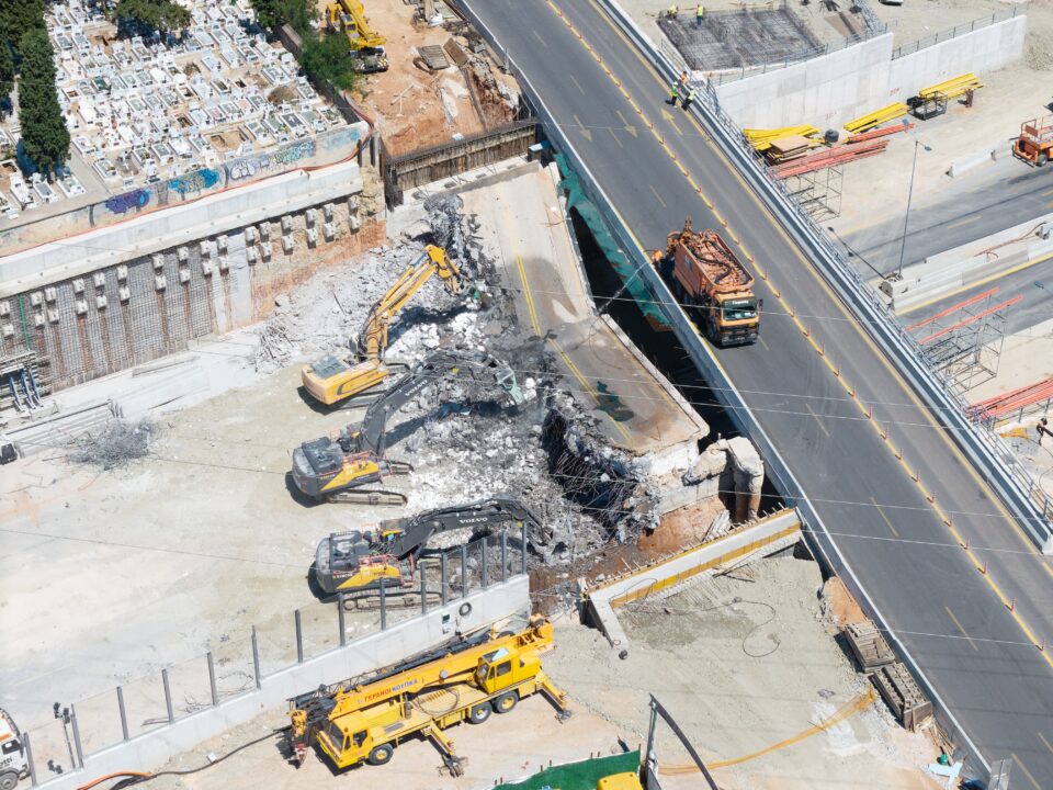 Flyover: Κατεδαφίστηκε το δεύτερο τμήμα της γέφυρας Πανοράματος – Εντυπωσιακές εικόνες και βίντεο-2
