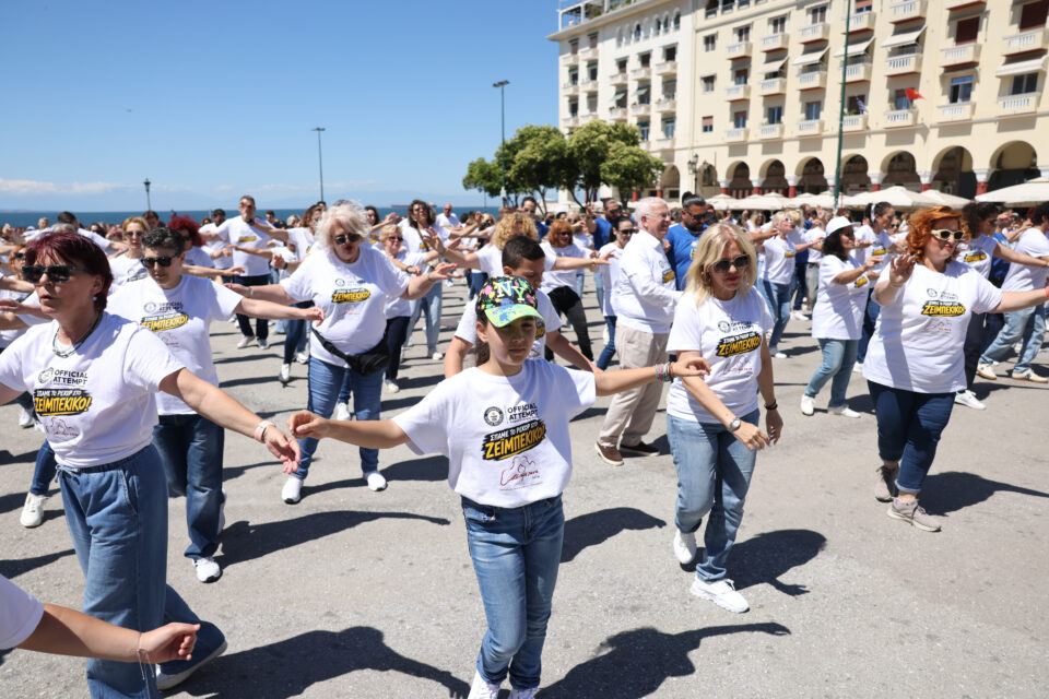Θεσσαλονίκη: Ρεκόρ Γκίνες στην Αριστοτέλους με τη μεγαλύτερη χορογραφία ζεϊμπέκικου στον κόσμο-5