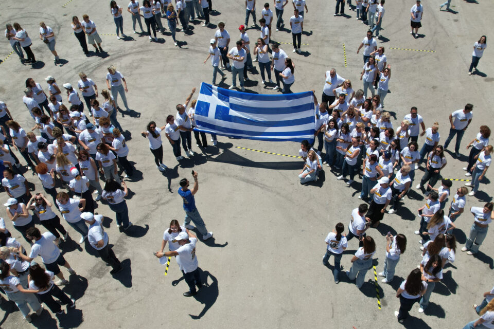 Θεσσαλονίκη: Ρεκόρ Γκίνες στην Αριστοτέλους με τη μεγαλύτερη χορογραφία ζεϊμπέκικου στον κόσμο-1