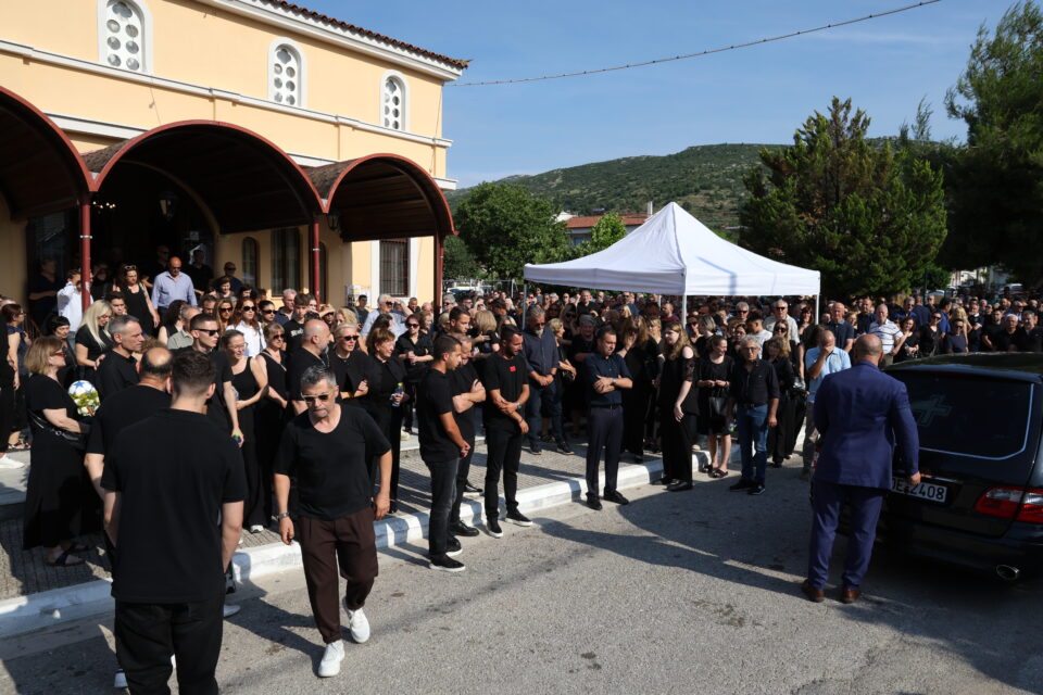 Σε κλίμα πένθους το τελευταίο αντίο στον Τάκη Γκώνια [εικόνες]-3