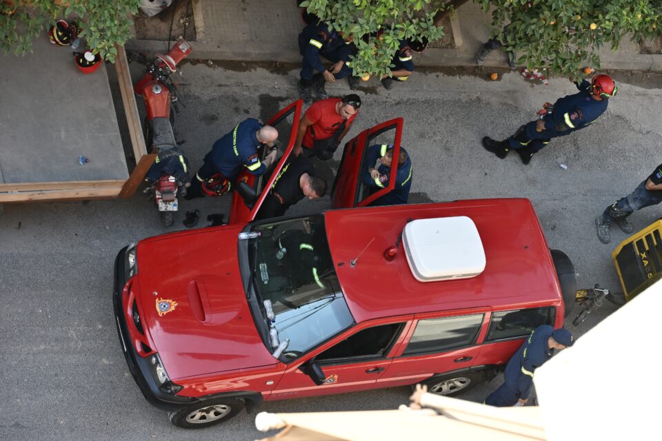 Πετράλωνα: Ολοκληρώθηκε η επιχείρηση της Πυροσβεστικής, δεν υπάρχουν εγκλωβισμένοι-2