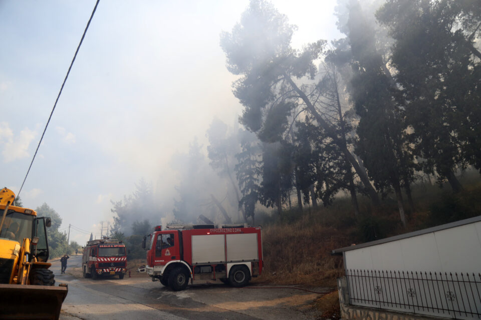 Δερβένι: Καλύτερη εικόνα στο μέτωπο της φωτιάς – Συνεχίζεται η κατάσβεση-4