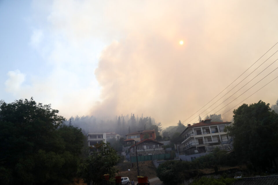 Δερβένι: Καλύτερη εικόνα στο μέτωπο της φωτιάς – Συνεχίζεται η κατάσβεση-1