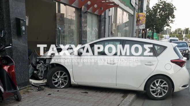 βόλος-ιχ-καρφώθηκε-σε-τζαμαρία-κτιρίο-564299422