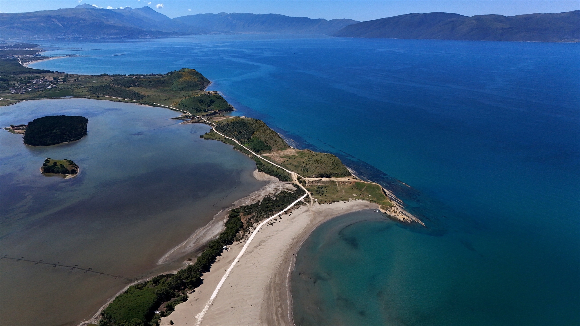 Αλβανία: Από την ξενάγηση, στις διαδηλώσεις-1