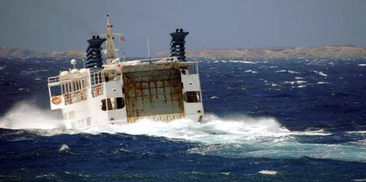 Οι Μικρές Κυκλάδες αποχαιρέτισαν τον Γιάννη Σκοπελίτη με λαούτα και βιολιά-3