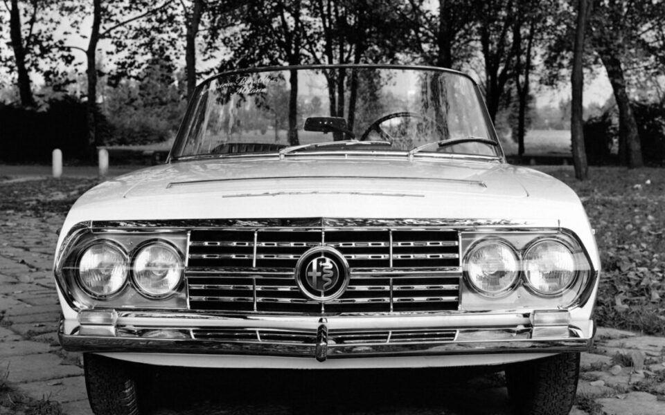 Mια Alfa Romeo 2600 στην «άκρη του μαχαιριού»-4