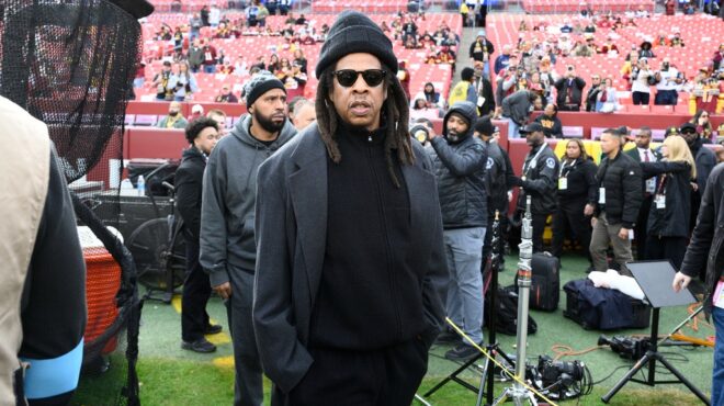 jay-z-πυρά-κατά-της-νίκι-μινάζ-για-την-υποστ-564260353