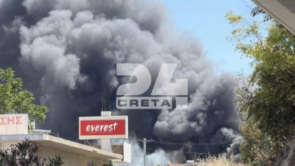 Φωτιά σε αποθήκη ξυλείας στο Ηράκλειο – Μεγάλη κινητοποίηση της Πυροσβεστικής, ήχησε το 112 για τους καπνούς-2