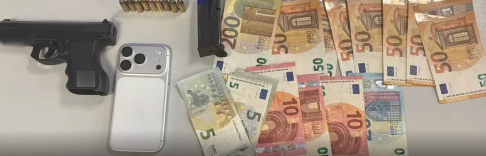 Απάτες με χρυσές λίρες: Πάνω από  1,7 εκατ. ευρώ η λεία της σπείρας στη Λάρισα-1