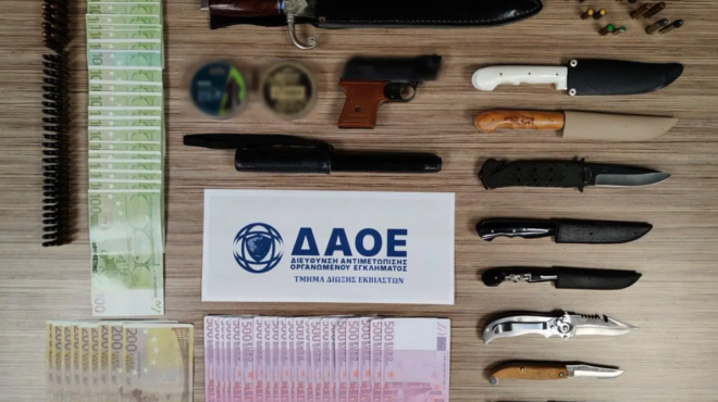 πειραιάς-συνελήφθη-53χρονος-για-πλαστά-564294733