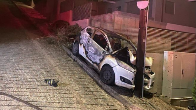 βούλα-αυτοκίνητο-πήρε-φωτιά-και-καρφ-564306424