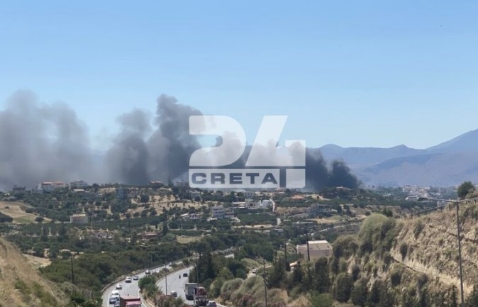 Φωτιά σε αποθήκη ξυλείας στο Ηράκλειο – Μεγάλη κινητοποίηση της Πυροσβεστικής, ήχησε το 112 για τους καπνούς-4