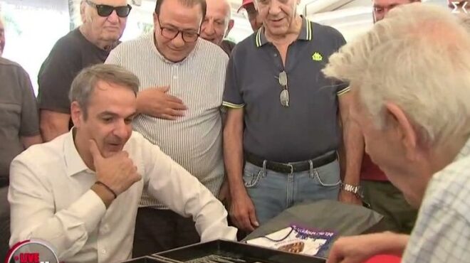 επίσκεψη-μητσοτάκη-στη-νέα-σμύρνη-συν-564309487