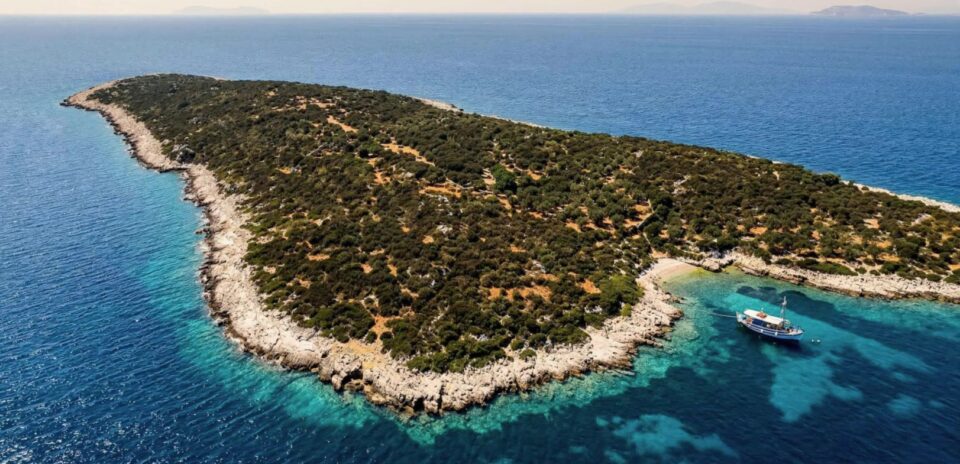 Ο Καναδός σελέμπριτι του real estate που πουλά ελληνικά νησιά-4