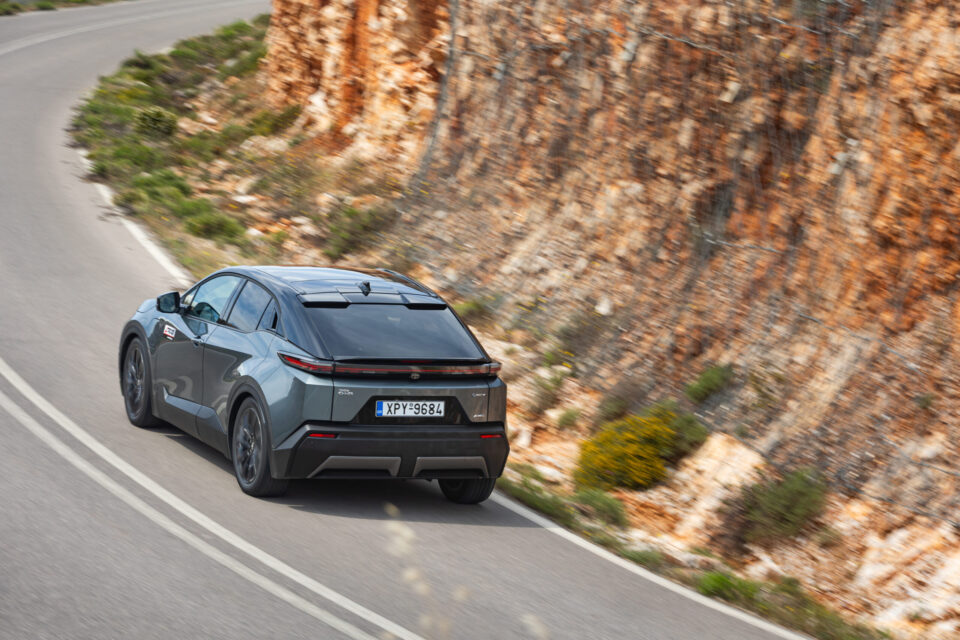 Δοκιμή: Νέο Toyota C-HR+ AWD με 343 ίππους-6