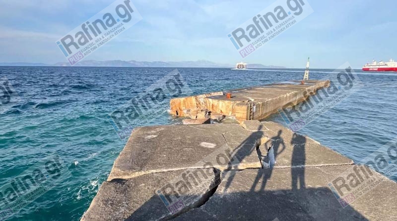 Εσπασε λιμενοβραχίονας στη Ραφήνα μετά την πρόσκρουση πλοίου – Εικόνες-1