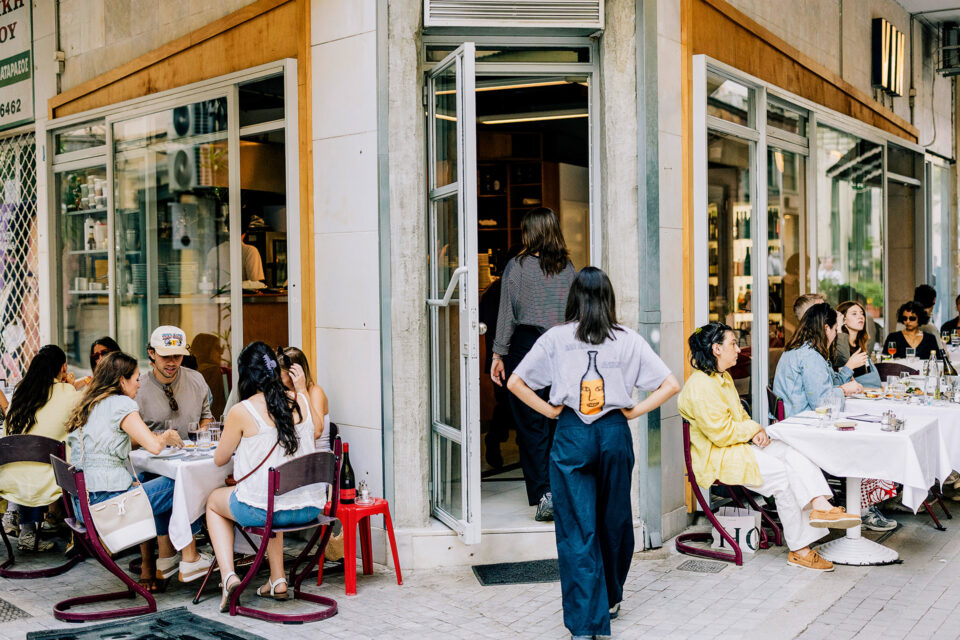 Οδός Βύσσης: Από τα πομολάδικα στα wine bars-3