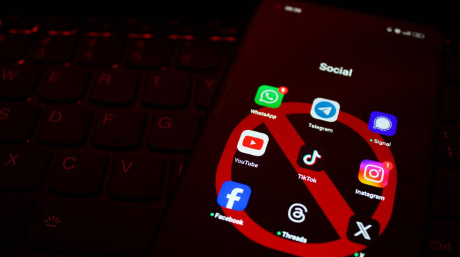 βρετανία-τέλος-τα-social-media-για-τους-ανηλίκου-564285139