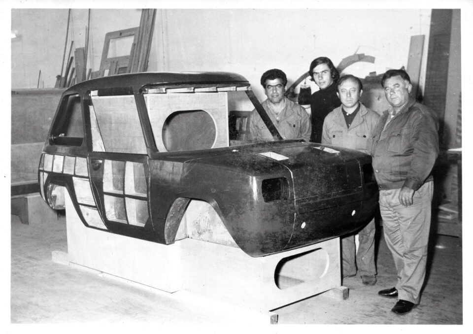 Χειροποίητο ηλεκτρικό Ι.Χ. και made in Syros-2