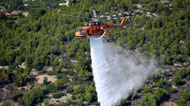 φωτιά-στο-λουτράκι-επιχειρεί-και-ελικ-564283477