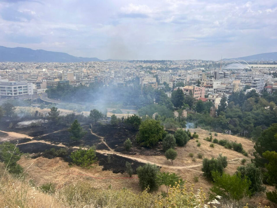 Υπό έλεγχο η φωτιά στη Φιλοθέη μετά από μεγάλη επιχείρηση της Πυροσβεστικής-1