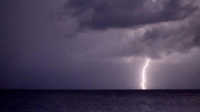 meteo-πάνω-από-30-000-κεραυνοί-στη-χώρα-πού-έβρ-564281527