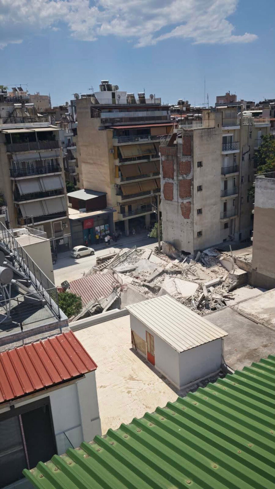 Πετράλωνα: Κατέρρευσε πολυκατοικία στην οδό Αλκμήνης-6