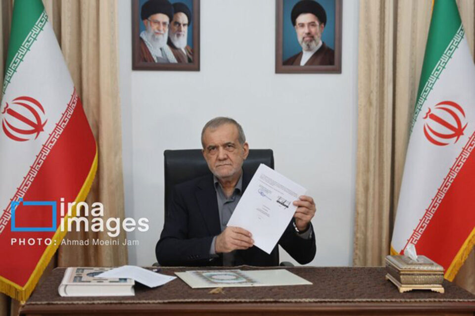 ΗΠΑ – Ιράν: Τραμπ και Πεζεσκιάν υπέγραψαν τη συμφωνία-1