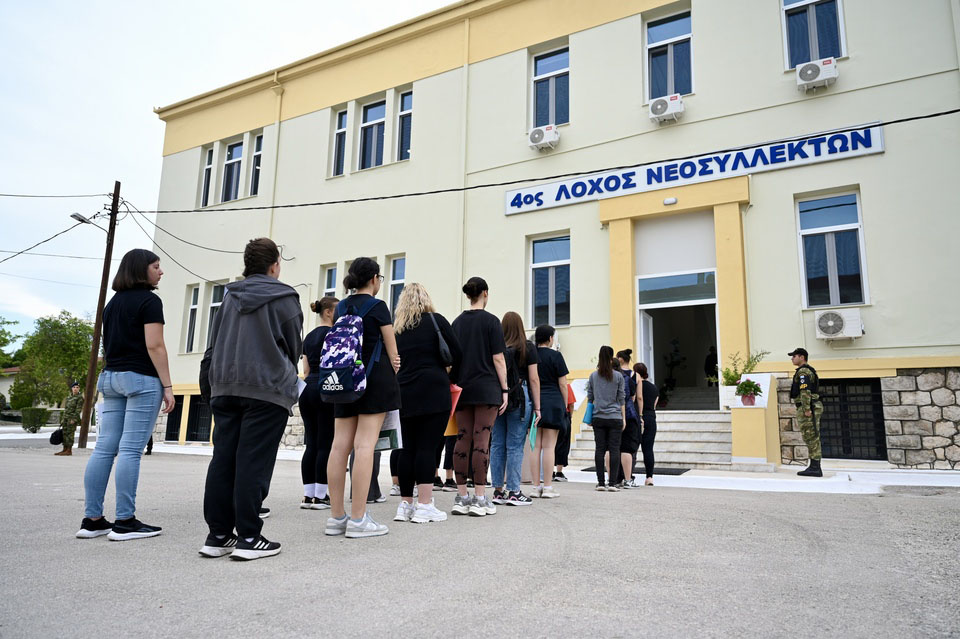 Λαμία: Παρουσιάστηκαν οι πρώτες γυναίκες που θα υπηρετήσουν στον στρατό-1