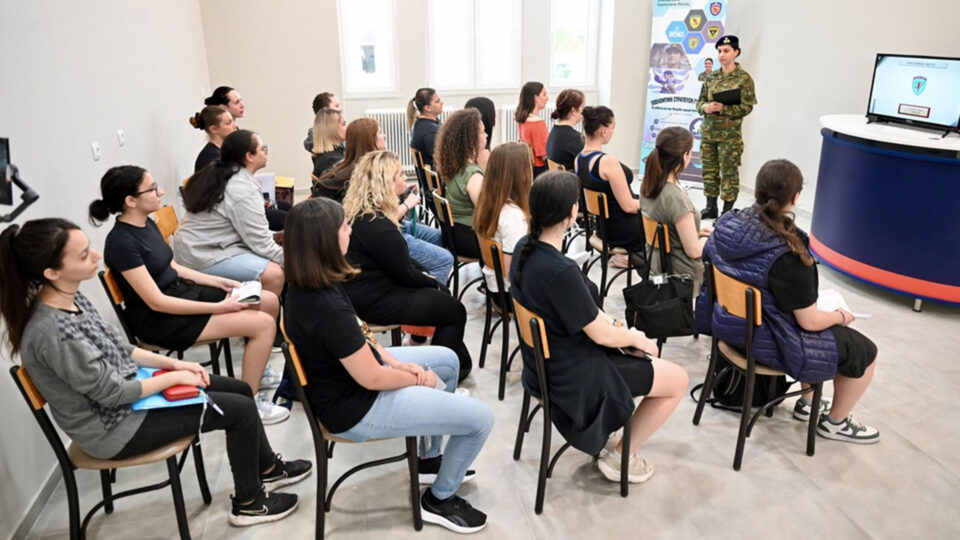 Λαμία: Παρουσιάστηκαν οι πρώτες γυναίκες που θα υπηρετήσουν στον στρατό-4