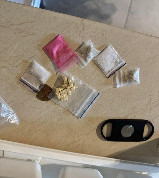 Εξι συλλήψεις για διακίνηση ναρκωτικών στη Μύκονο – Πώς δρούσε το κύκλωμα με τα τουριστικά βαν-2