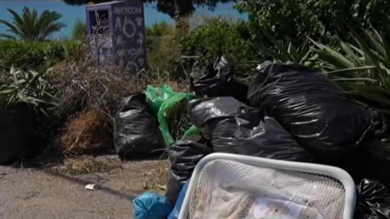 σαλαμίνα-τόνοι-σκουπιδιών-σε-παράνομ-564278446
