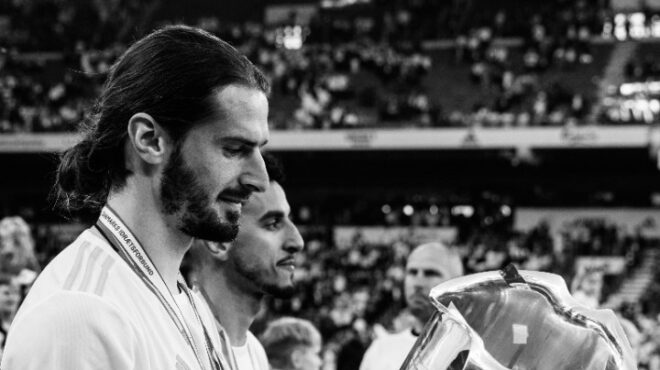 uefa-θρηνούμε-βαθύτατα-για-το-θάνατο-του-μ-564259690