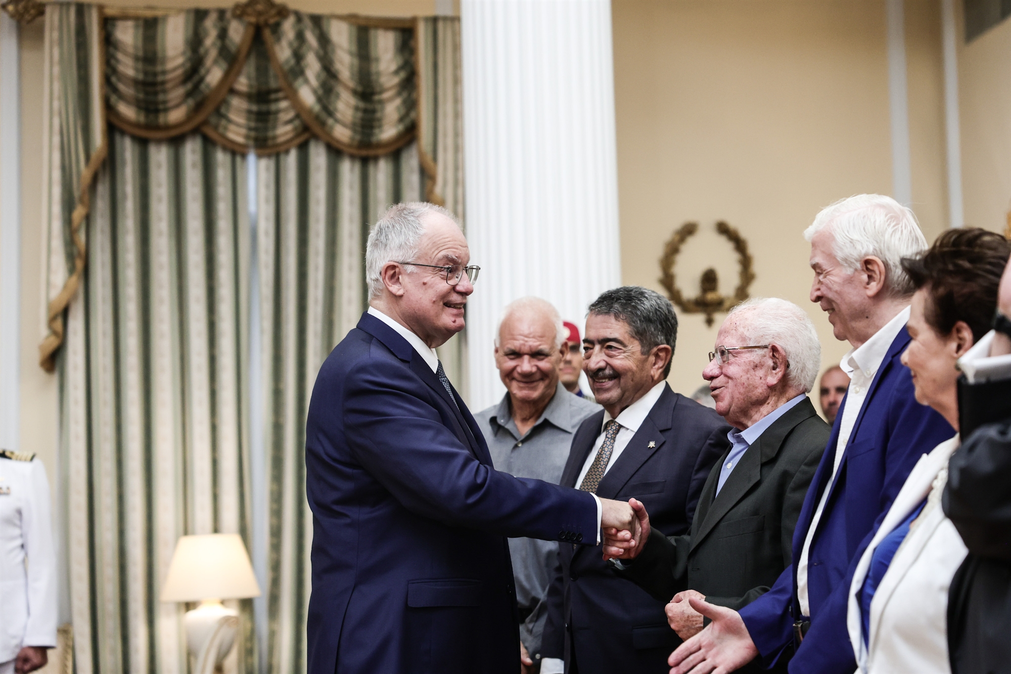 Μετά το μπουρίνι: μια «ποιητική» δεξίωση για την αποκατάσταση της δημοκρατίας-2