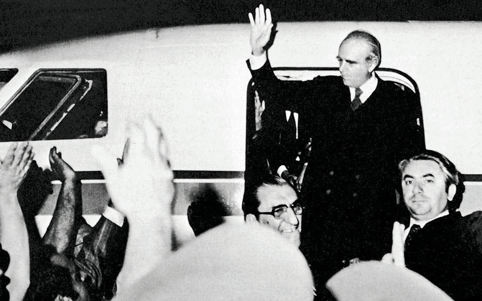 Η νύχτα της μεγάλης επιστροφής: Η πτήση του Κωνσταντίνου Καραμανλή από το Παρίσι στην Αθήνα και οι πρώτες ώρες της Μεταπολίτευσης-1