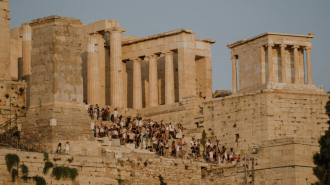 όσα-ακούν-οι-ξεναγοί-στο-περιοδικό-564349825