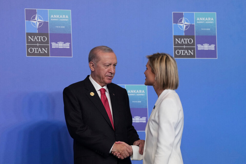 Ποια είναι η 38χρονη Κριστρούν Φροσταντότιρ, η νεότερη πρωθυπουργός χώρας του ΝΑΤΟ-1