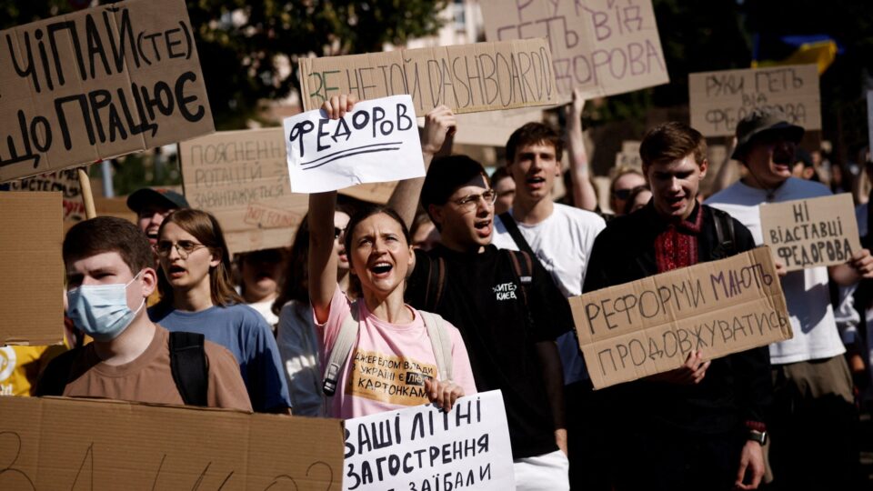 Ουκρανία: Κύμα διαδηλώσεων κατά της αποπομπής του υπουργού Αμυνας-1