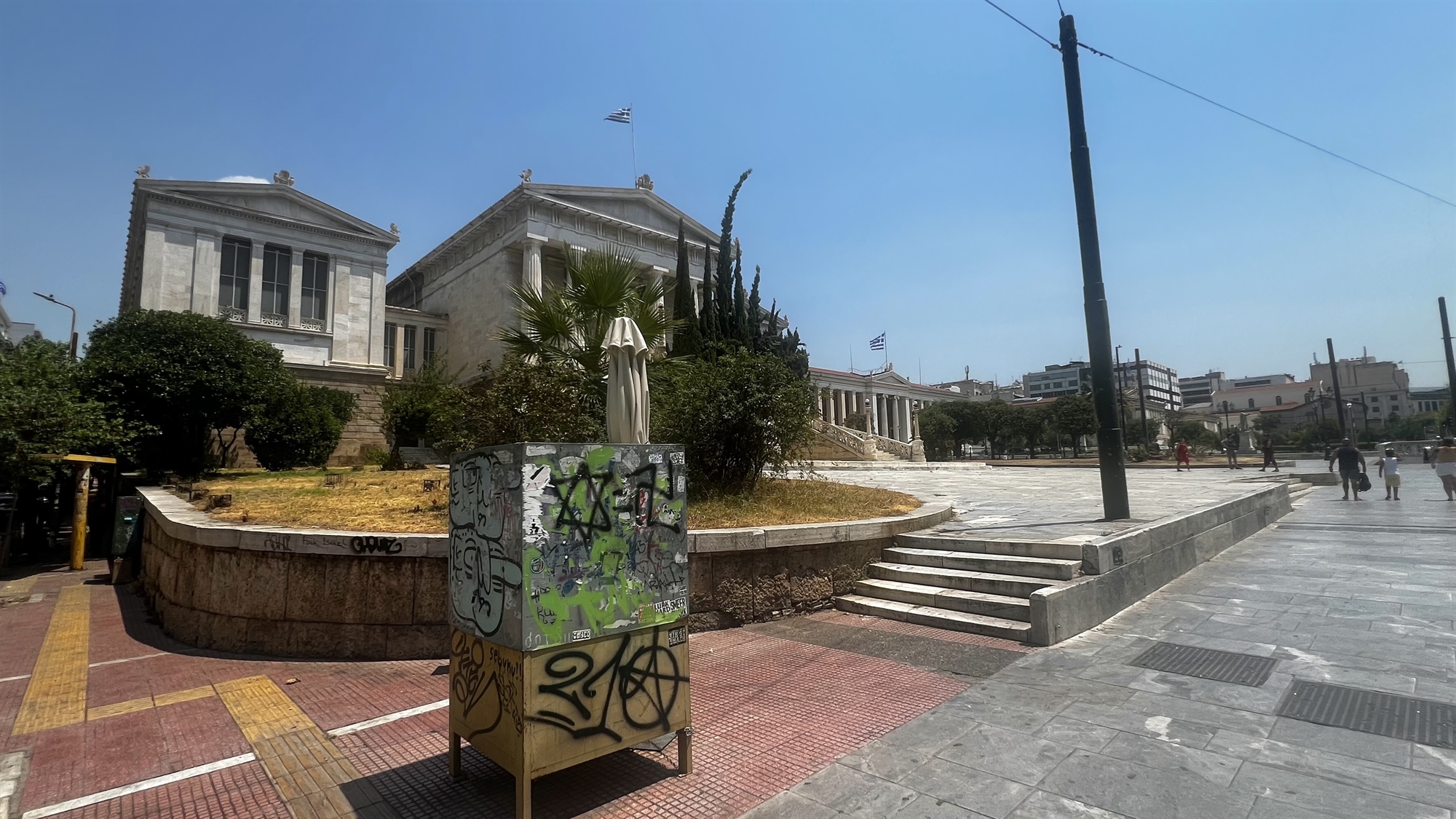 Η ιστορική έδρα της Εθνικής Βιβλιοθήκης στο έλεος της ανομβρίας και της παρακμής-2