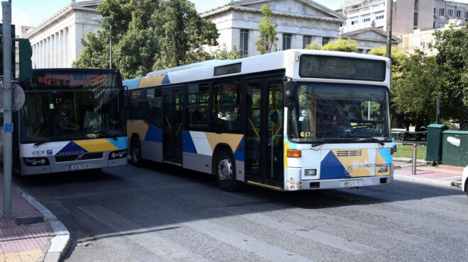 σύγκρουση-λεωφορείου-με-τρόλεϊ-στην-π-564350575