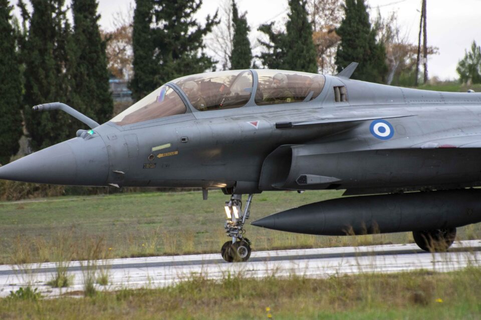 Ελληνικά Rafale πάνω από τα Ηλύσια Πεδία-1